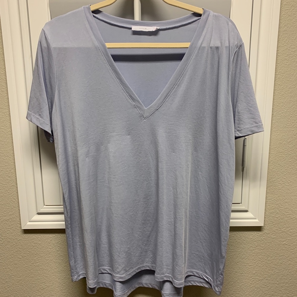 Women’s V neck tee